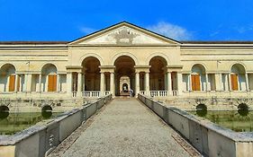 In Centro - Apt. Elegante Nel Cuore Di Mantova